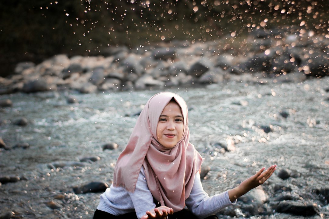 Visual representation of cara memandikan landak mini